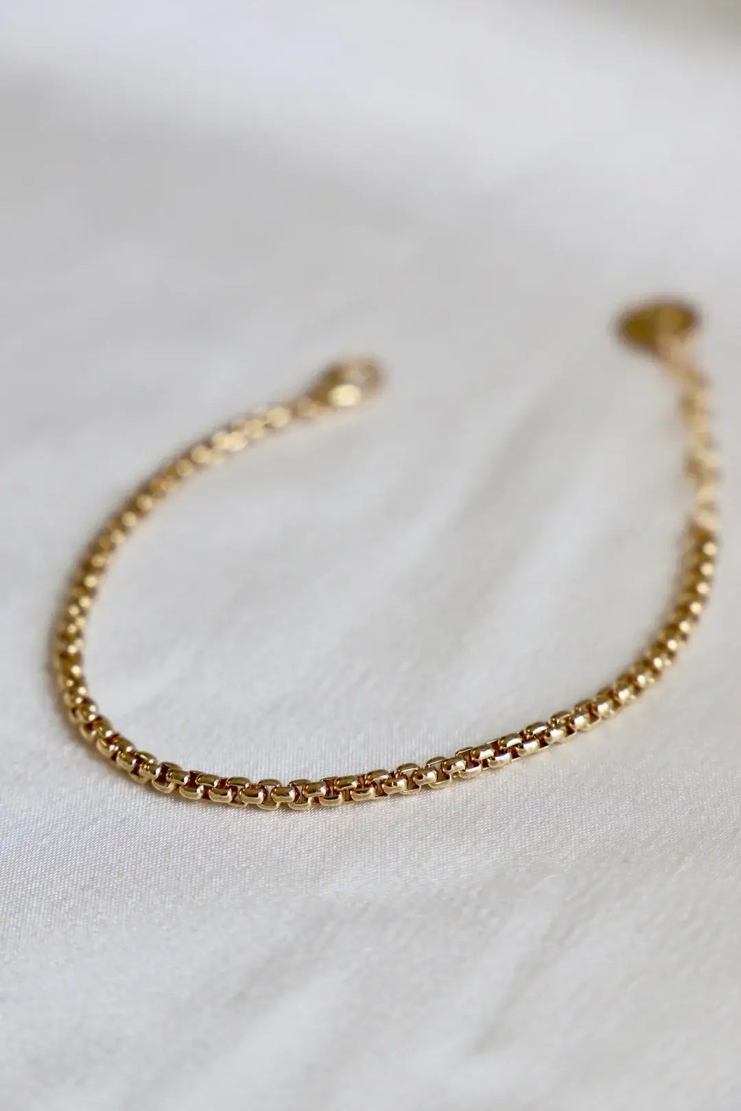 ROUND BOX CHAIN BRACELET