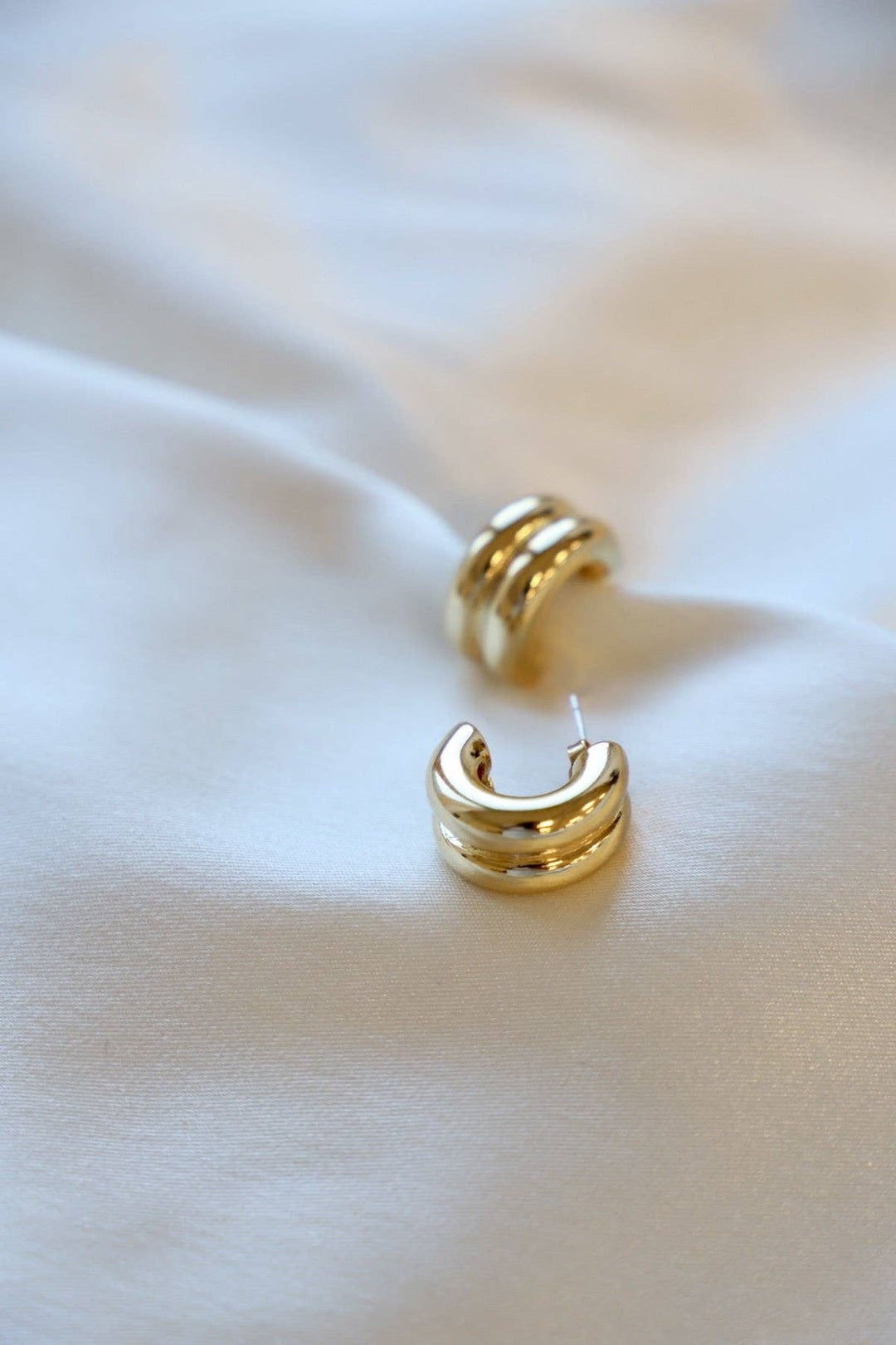 THE NINES CHUNKY DOUBLE HOOP